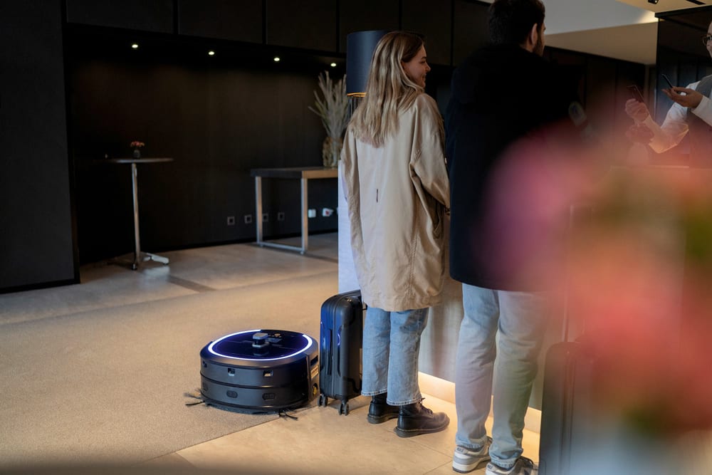 A Kärcher KIRA CV 50 autonomous vacuum working in a lobby